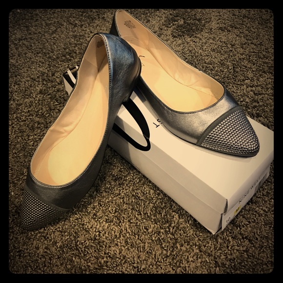 Nine West silver studded flats size 10 M shoes 👠