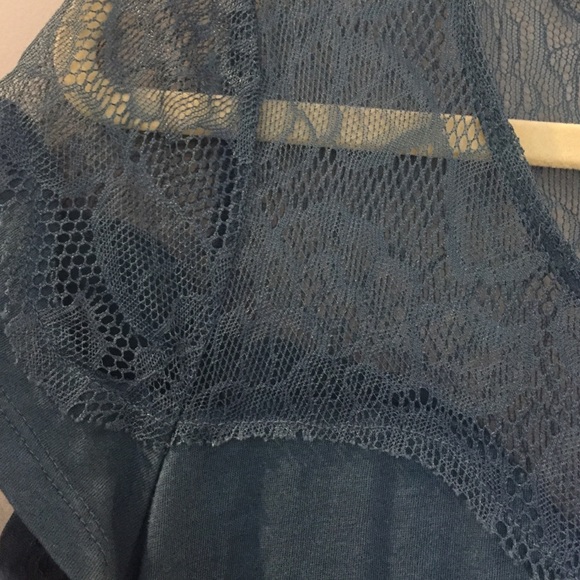 Beautiful blouse! - Picture 2 of 2
