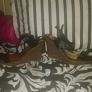 Black w/gold textured wedge