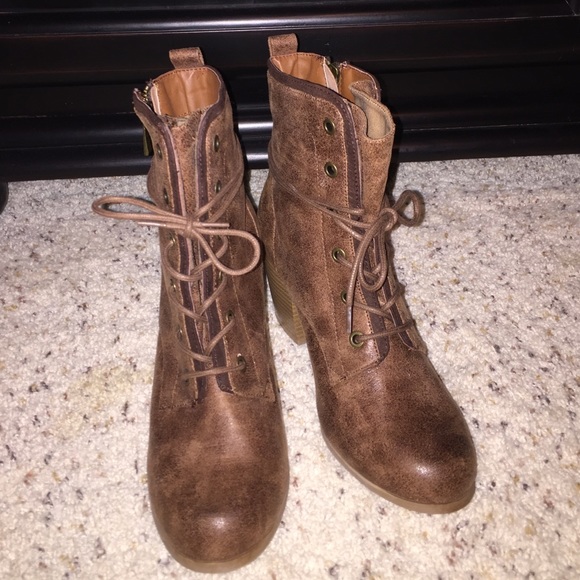 NWOT. Boots. - Picture 2 of 3