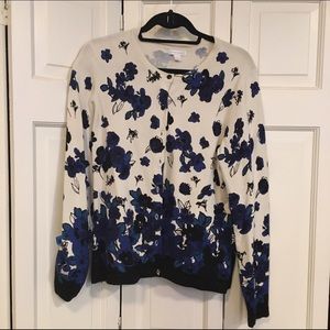 Pretty floral sweater!