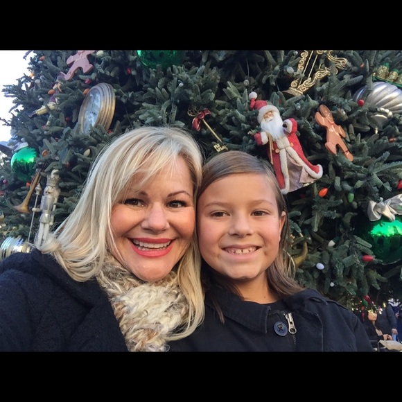 Meet your Posher, Lisa - Picture 1 of 1