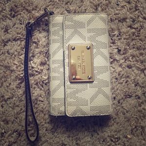 Michael Kors iPhone wristlet