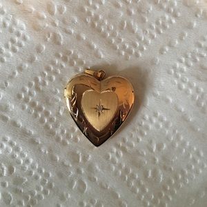 Heart locker pendant, 14k, bezel center. Brand New