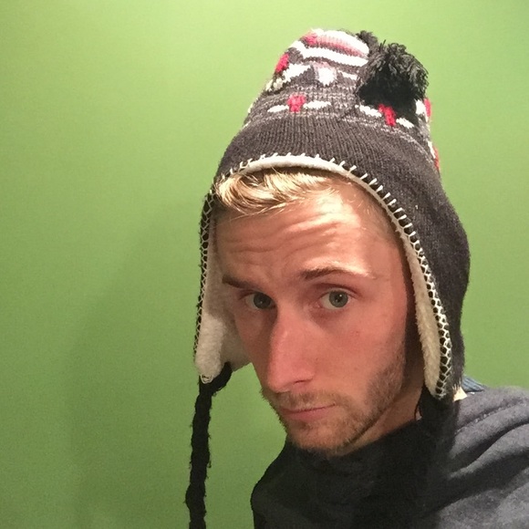 Winter hat! - Picture 4 of 4