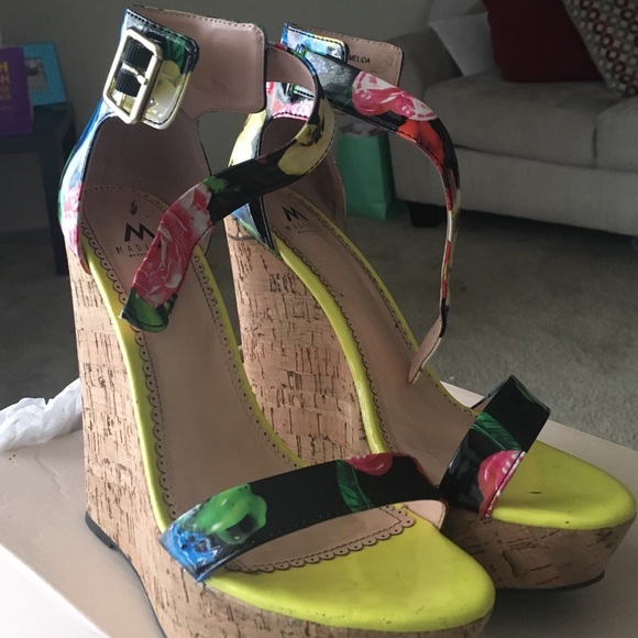 Floral wedge heels