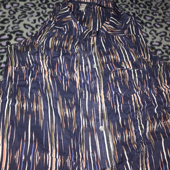 Button down patterned blouse - Picture 2 of 2