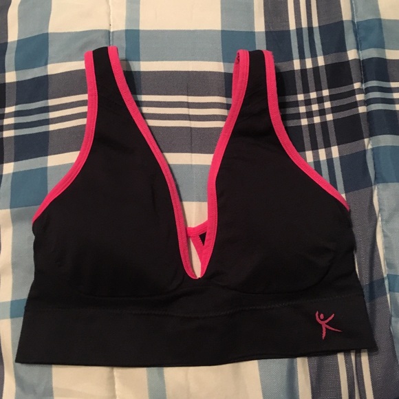 Black sports bra