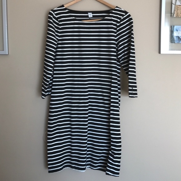 Old Navy Dresses & Skirts - Old Navy black and white stripe dress 💭♠️