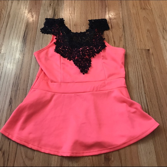 Bright pink shirt knitted at the top - Picture 1 of 4
