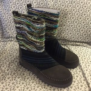 Blue and gray Toms Boots