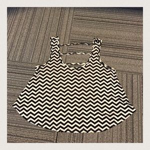 ⚫️ Chevron rue21 Crop Tank Top ⚫️