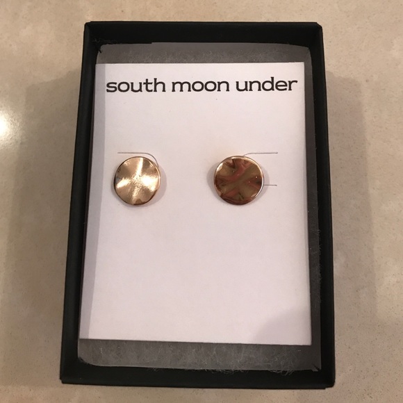BRAND NEW GOLD EARRINGS!