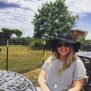 Meet your Posher, Caitlin