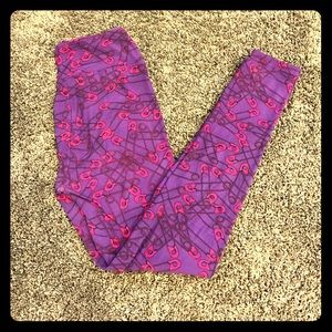 🖇💋💋LuLaRoe💋💋OS Safety Pin print! Worn once!