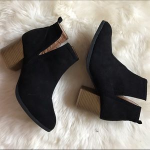 NEW Stacked heel Qupid boots