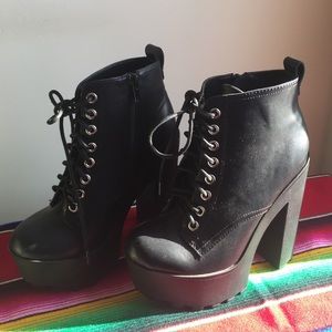 Soda size 6 platform booties
