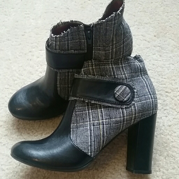 Adorable plaid winter booties