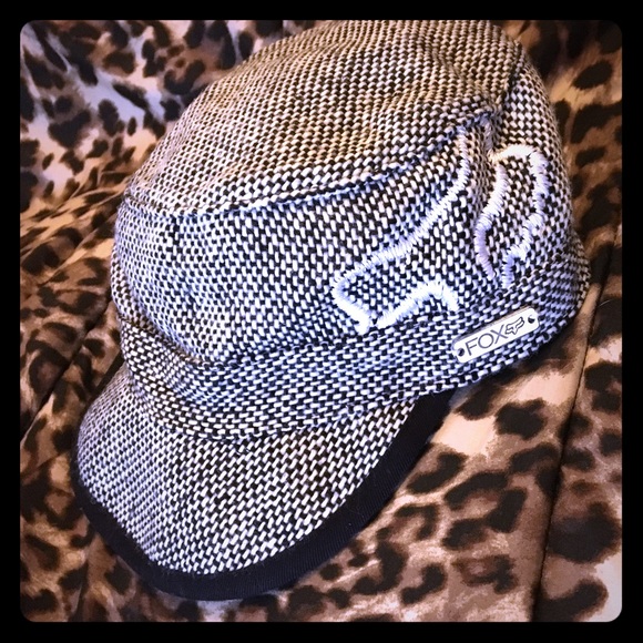 Fox Racing black white pageboy hat