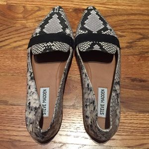 NBW Black and white Steve Madden Flats, Size 8