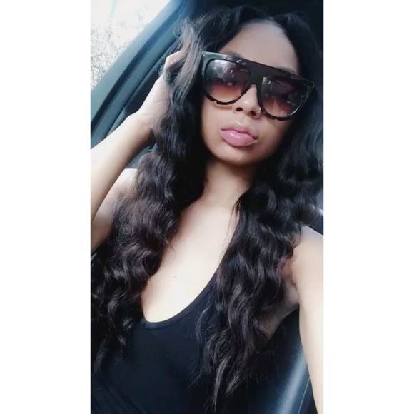 Meet your Posher, Teona