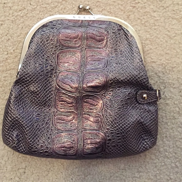 Adorable Guess clutch - Picture 2 of 3