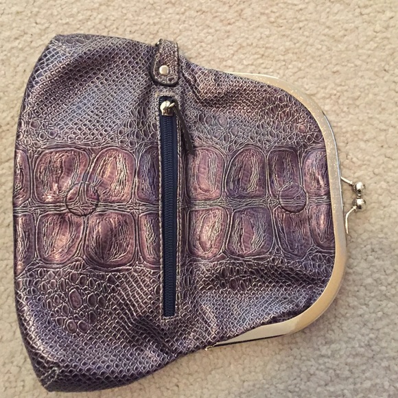 Adorable Guess clutch - Picture 3 of 3