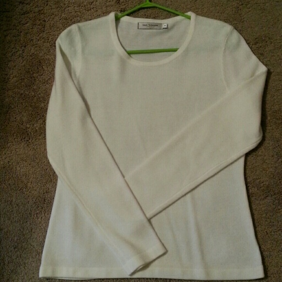 Sweater. Good condition - Picture 2 of 2