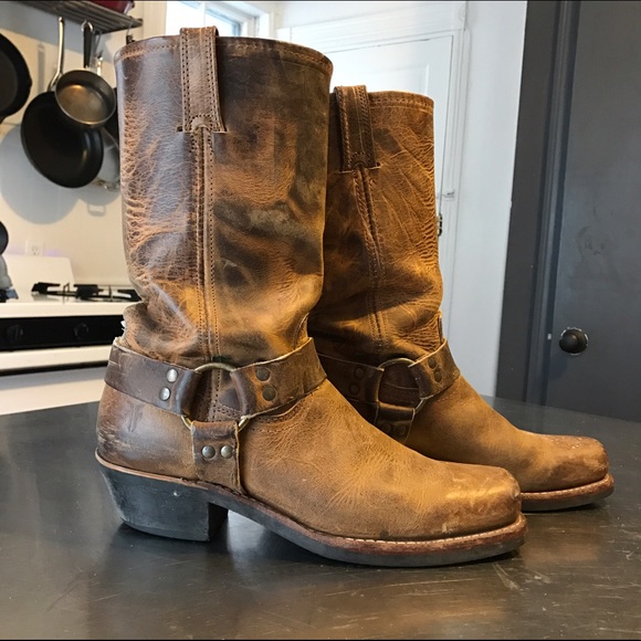 Frye Harness 12r size 10 width B