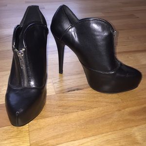 Qupid Black Ankle Booties