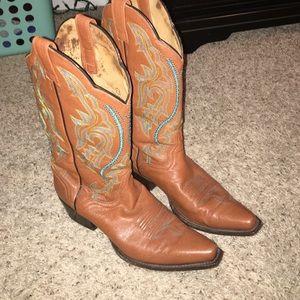 Women's cowgirl boots