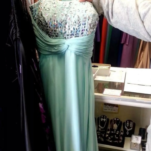 Prom Dress - Picture 1 of 4