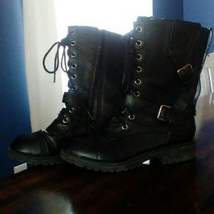Combat boots