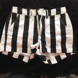 Black and white high waisted short shorts