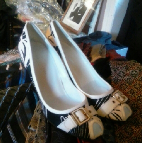 DOLCE & GABBANA! BRAND NEW!