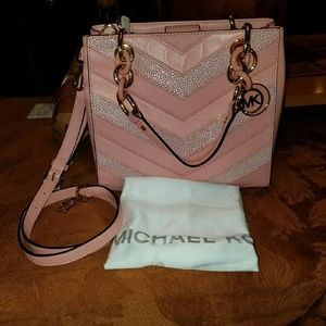 Sold Authentic Michael kors CYNTHIA PURSE