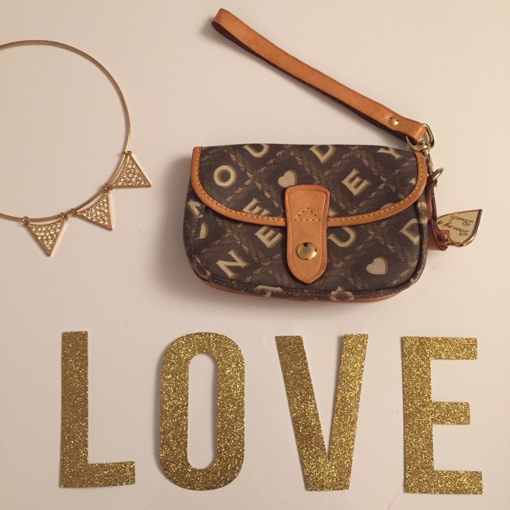 Dooney & Bourke brown clutch