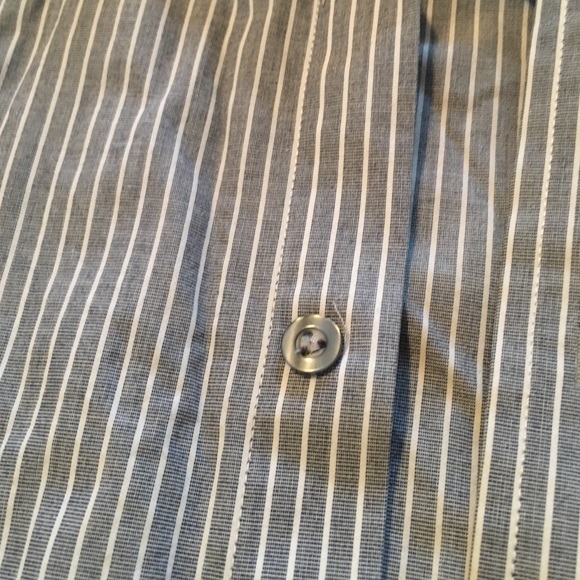 American Eagle blue pinstriped buttonup, will iron - Picture 3 of 3