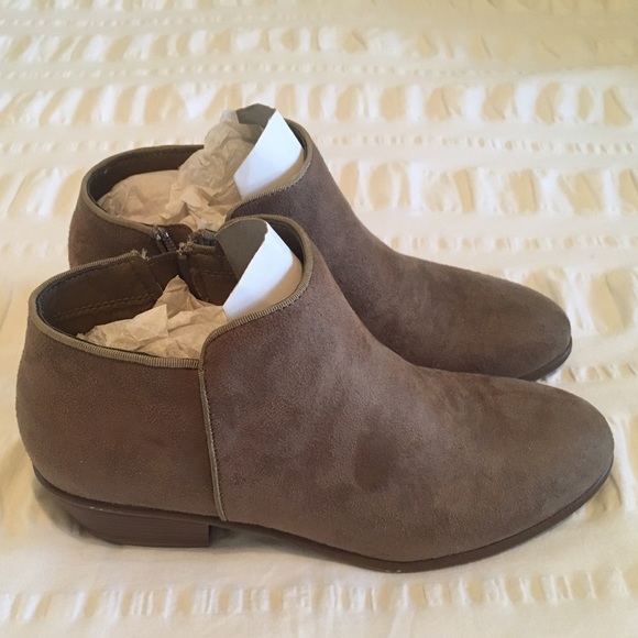 Cute Brown Booties (brand new!)