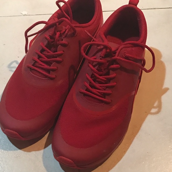 New never worn red running shoes