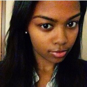 Meet your Posher, Monay