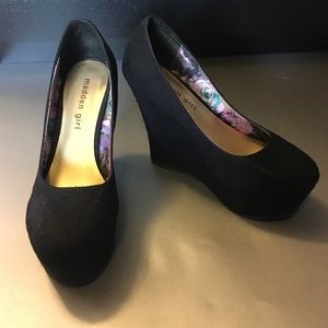 Steve Madden Black Wedges