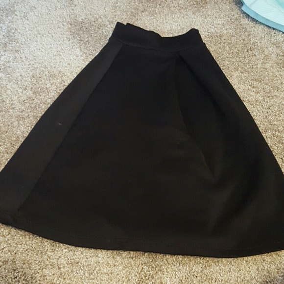 Skirts - Picture 2 of 3