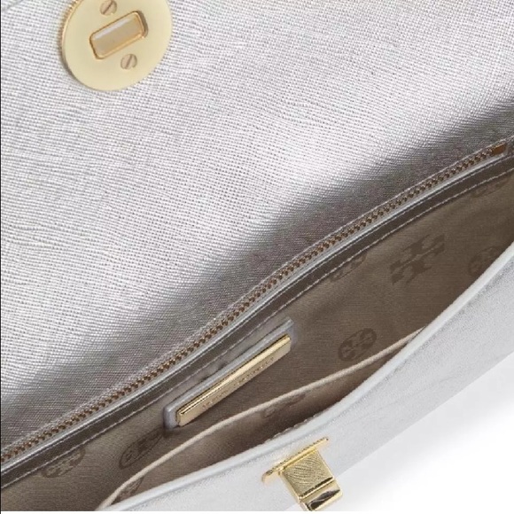 🛑 SOLD! Amazing Tory Burch Silver Clutch - Picture 4 of 4