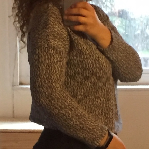 Cropped Sweater - Picture 3 of 4