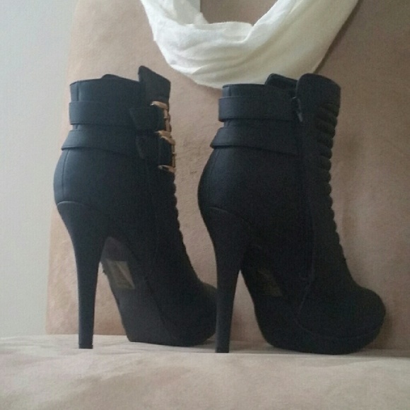 *PLATFORM STILETTO HEEL ANKLE BLACK BOOTS!* - Picture 2 of 3