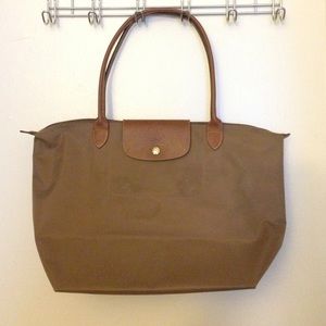 Longchamp Le Pliage Tote Large, needs cleaning