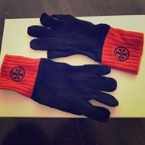 Tory Butch gloves
