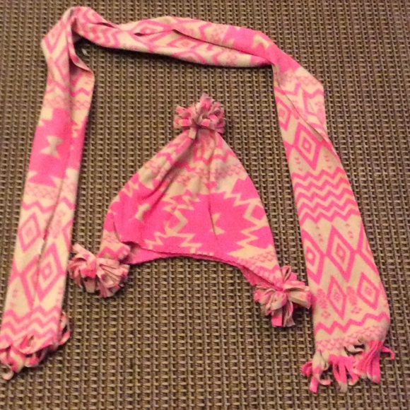 Hat and scarf set