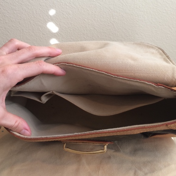 $1095 Louis Vuitton Beverly City bag - Picture 2 of 8